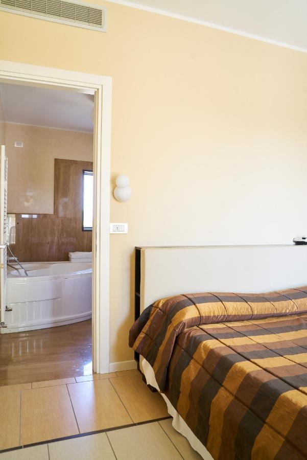 Aparthotel La Pineta 리도 디 예솔로 외부 사진