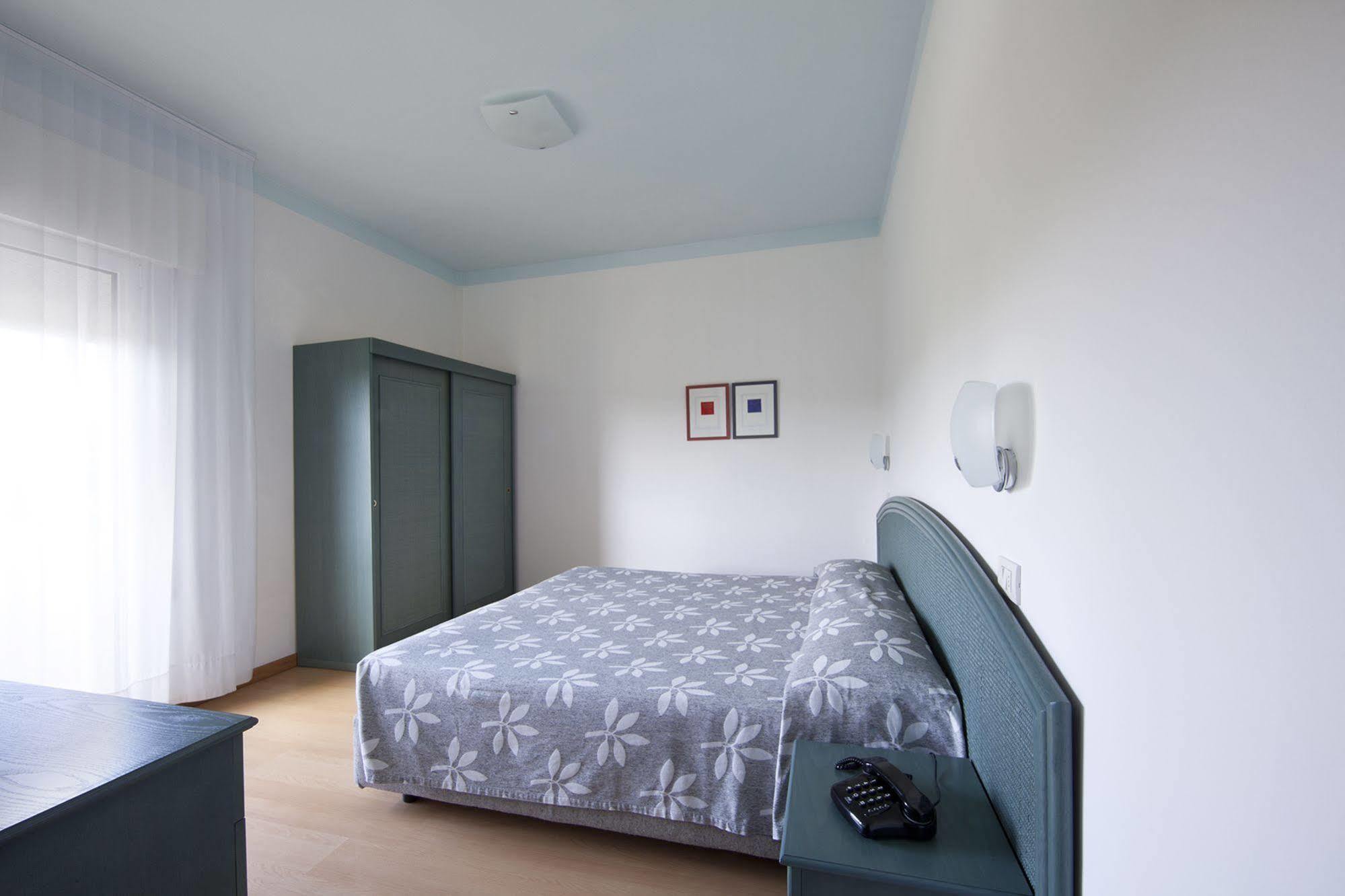 Aparthotel La Pineta 리도 디 예솔로 외부 사진