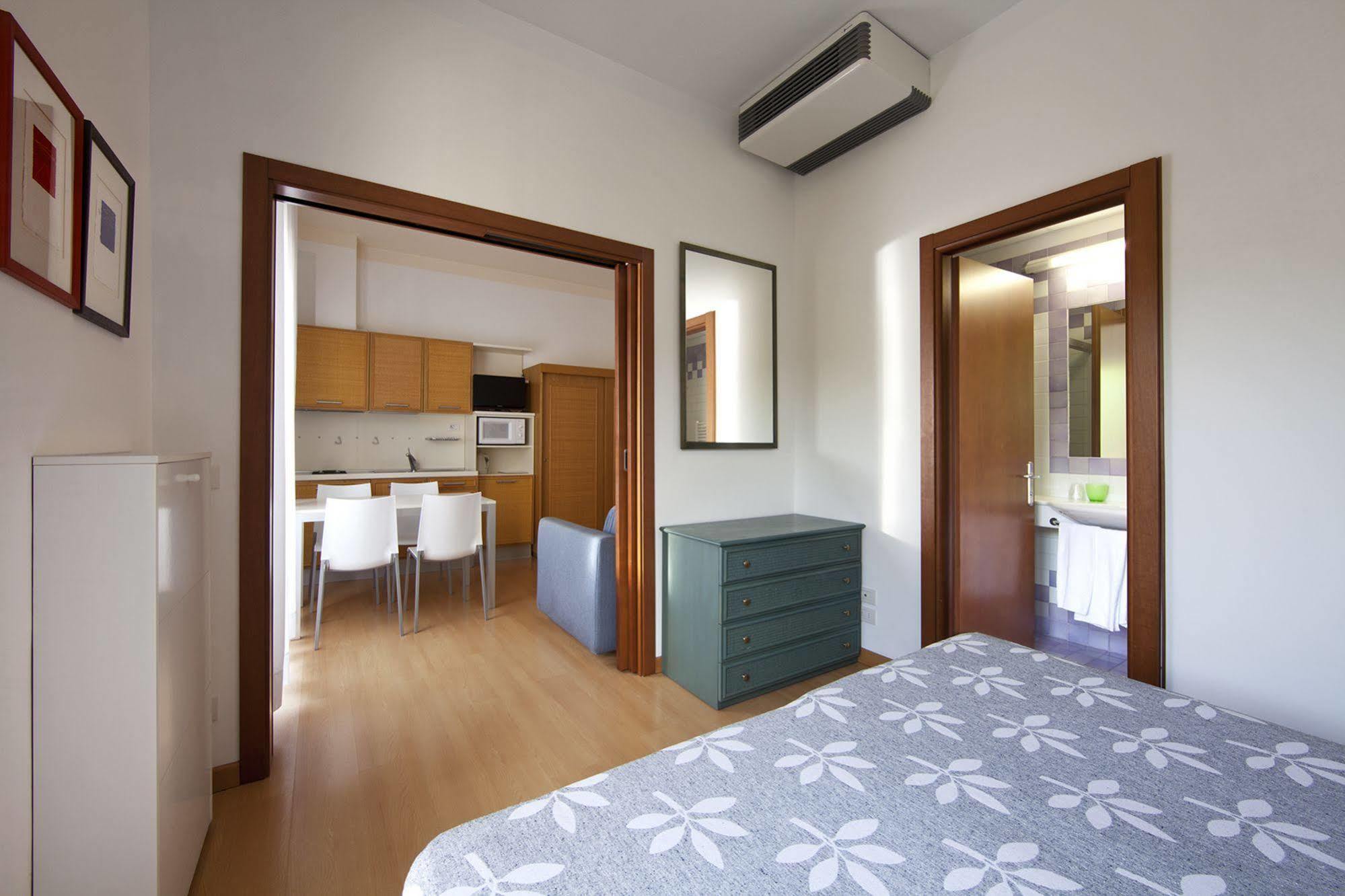 Aparthotel La Pineta 리도 디 예솔로 외부 사진